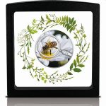 Колекційна срібна монета "Бджола з лінзою" 17,5 г 2020 рік - Зображення 2